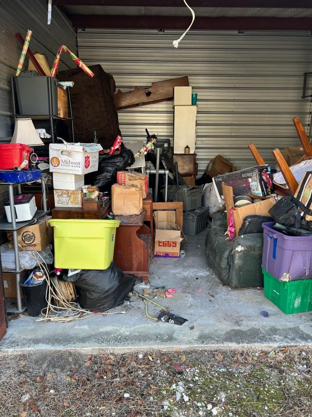 Storage Unit Auction in KINGSLAND, GA at Kingsland Storage Center ends